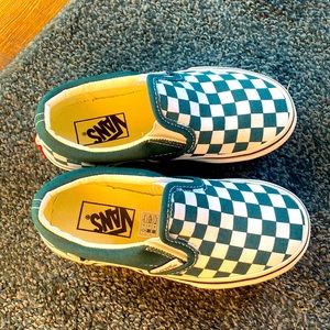 Vans kids slip on